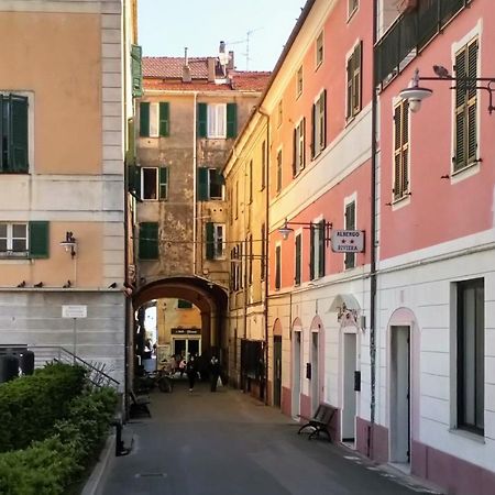 Casa Di Claude 2 Finalmarina Apartment Finale Ligure Bagian luar foto