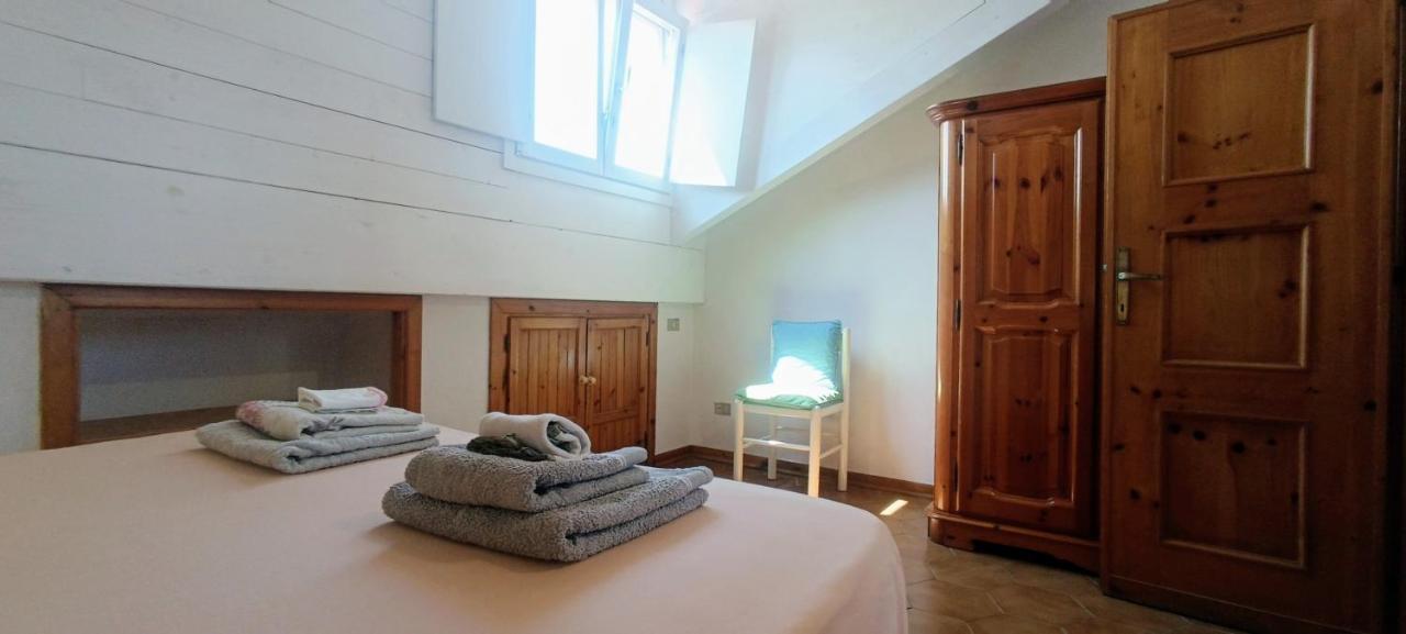 Casa Di Claude 2 Finalmarina Apartment Finale Ligure Bagian luar foto